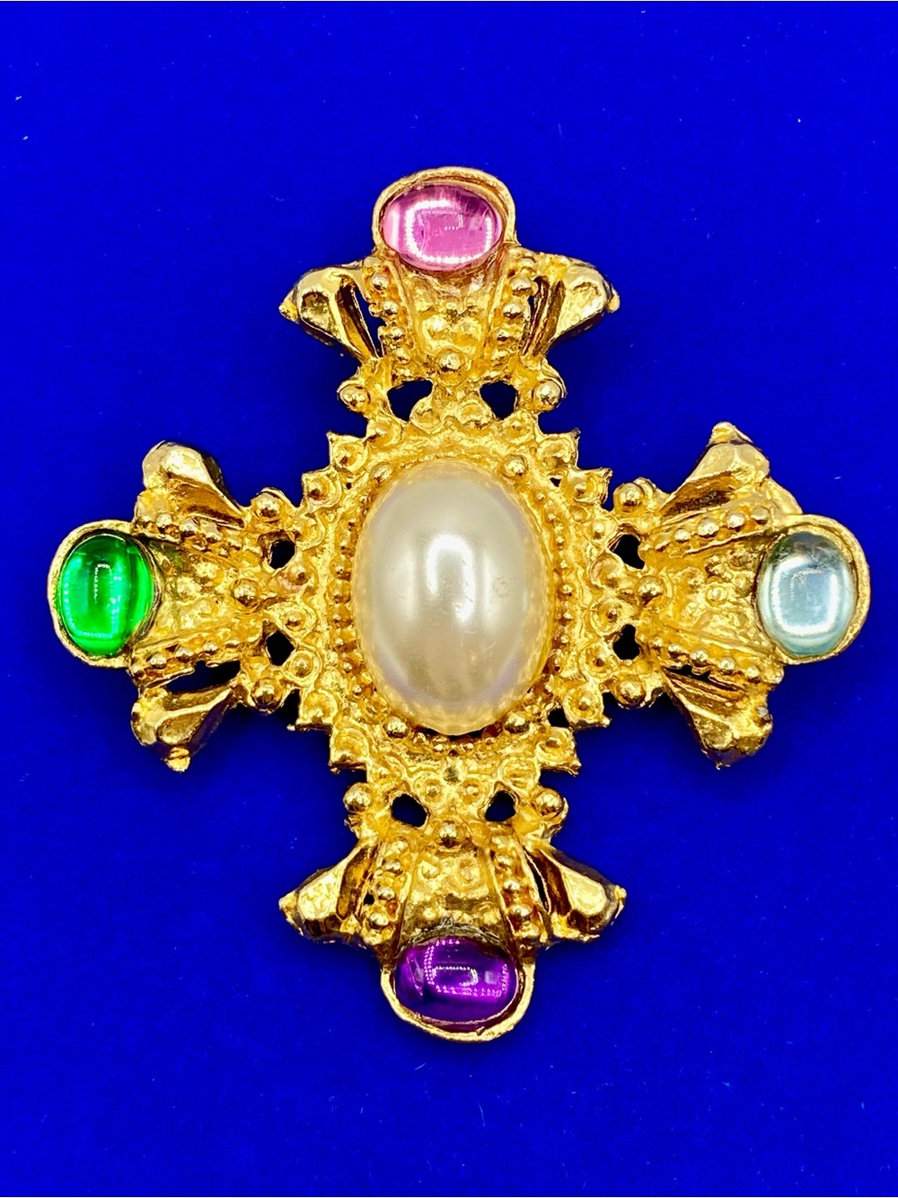 Gold Tone Acrylic Cabochon Maltese Cross Brooch
